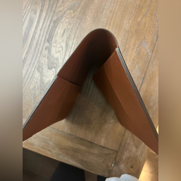 LOUIS VUITTON DESK AGENDA COVER - sold out & comes w/ disc rings and dashboards - Picture 5 of 8